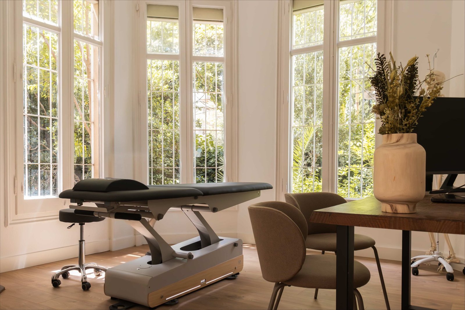 magnific_photo-a-modern-medical-ex_2980489303